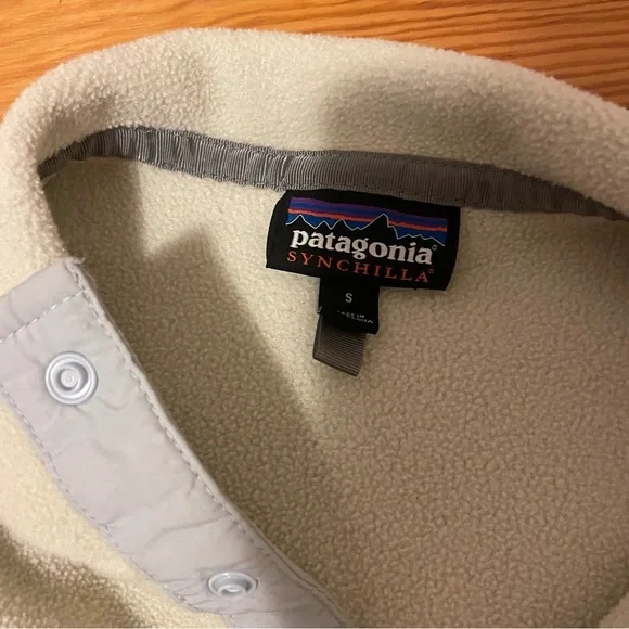 Patagonia Women’s Cream and Gray Sweater - Picture 3 of 6